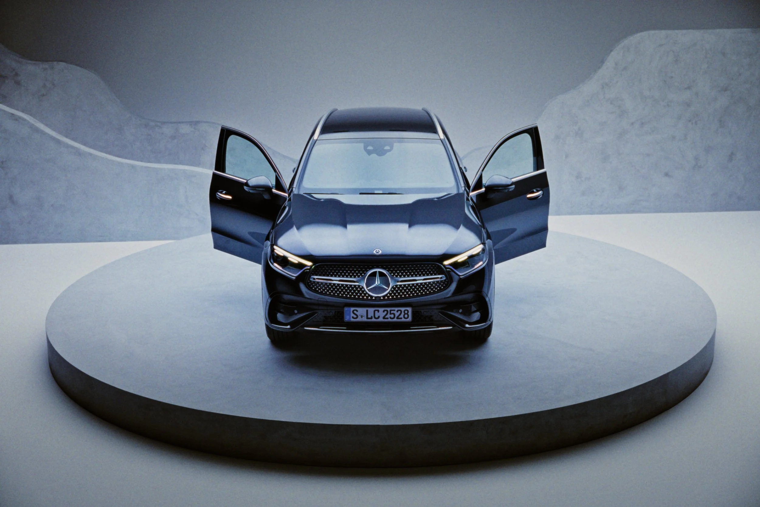 240202_MERCEDES-BENZ_GLC_DAY_FRONT_0045.jpeg