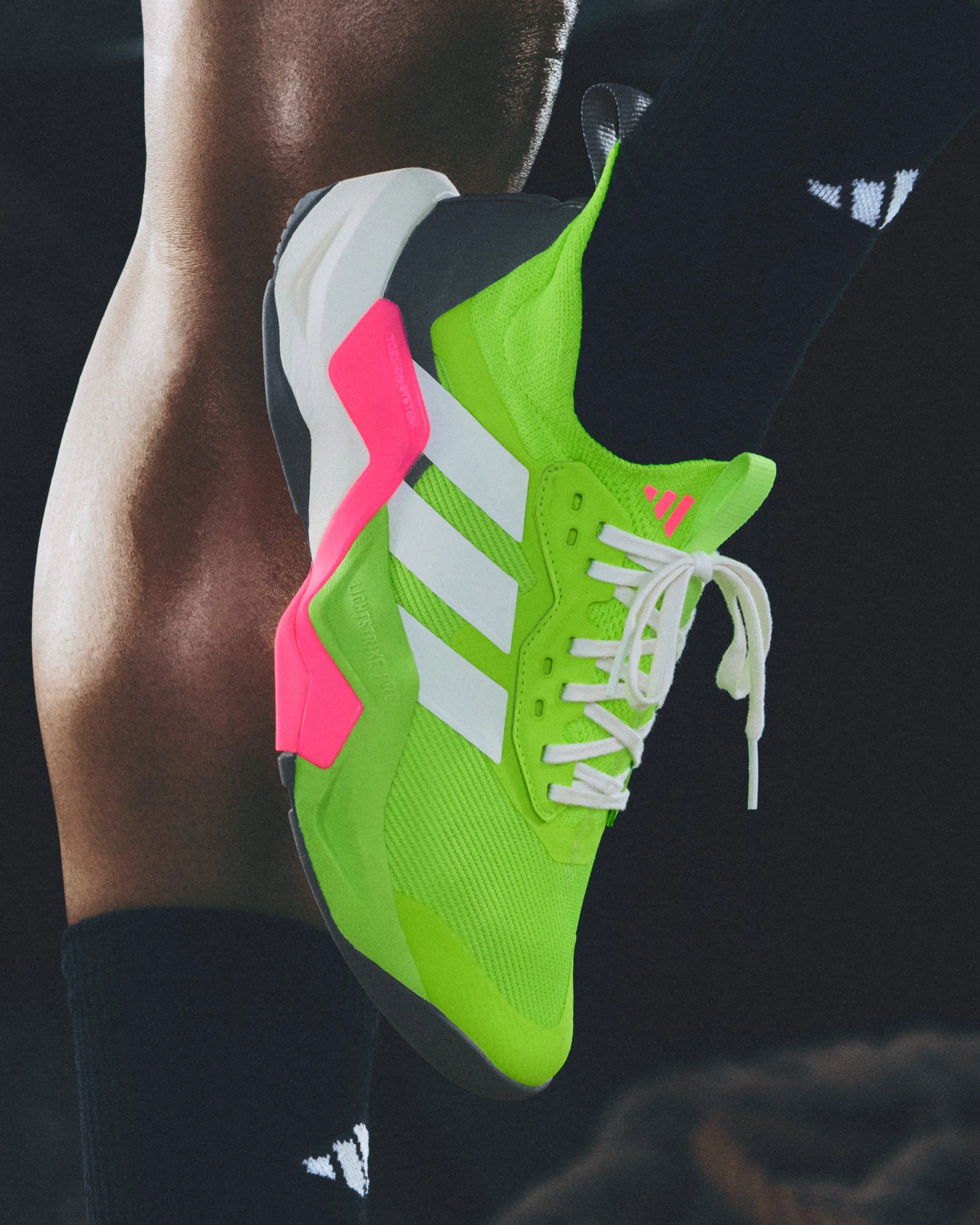 H24278_Training_SS25_RapidmoveAdv2_global_SocialCrops-Female_OnFoot02_4x5.jpg