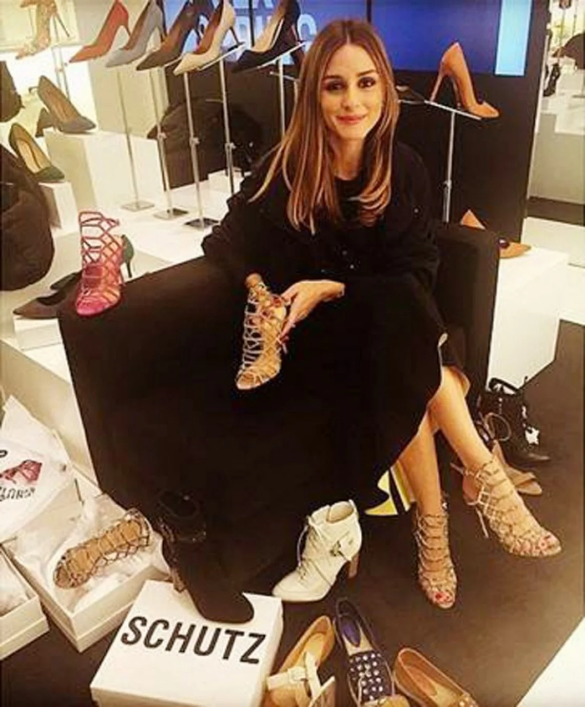 Photo from : Schutz instagram