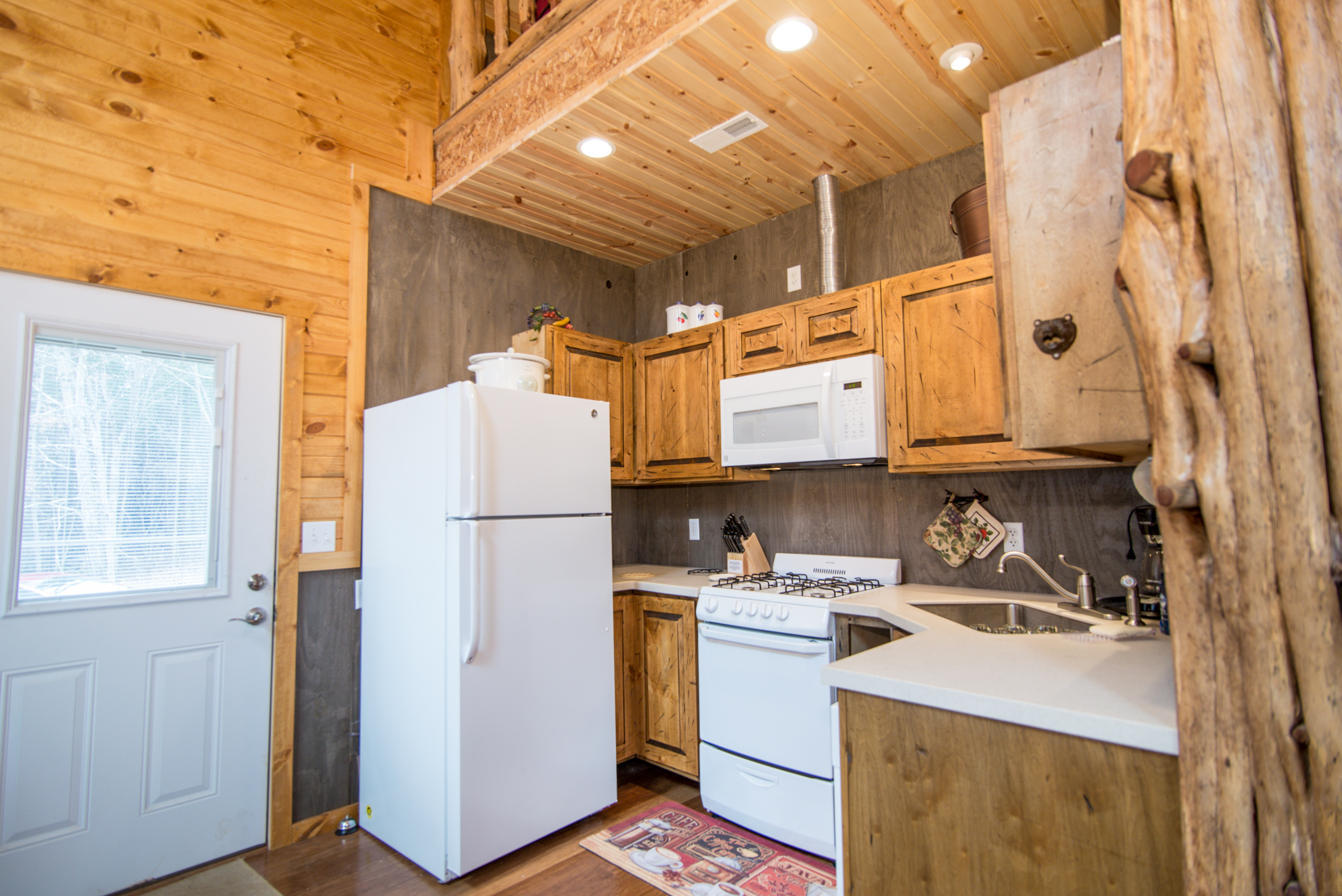 Hopewell Croft Kitchen - Adams County Cabin Rental