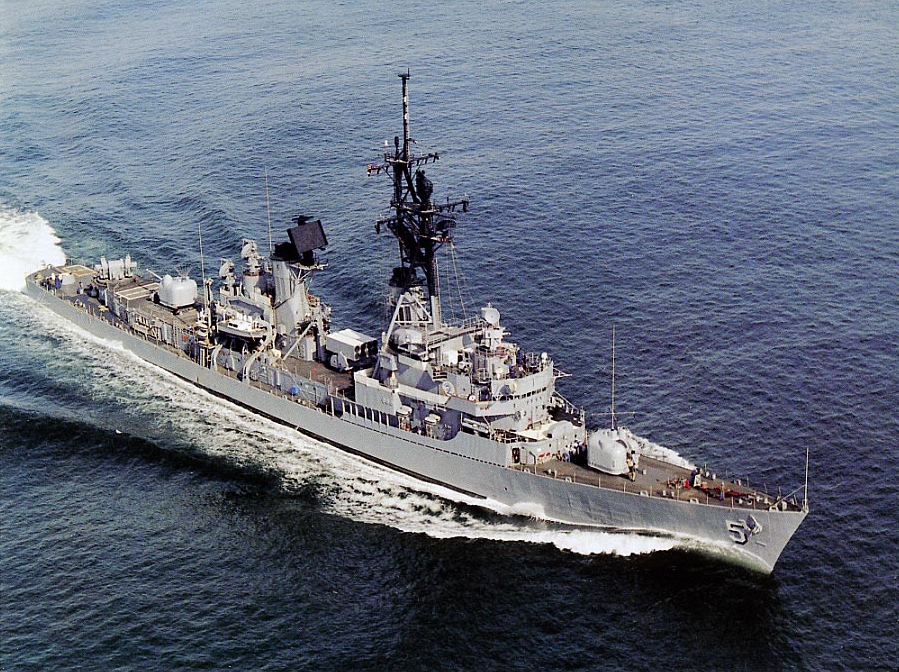 USS_Claude_V._Ricketts_(DDG-5)_underway_off_the_Virginia_Capes_in_1986.jpg