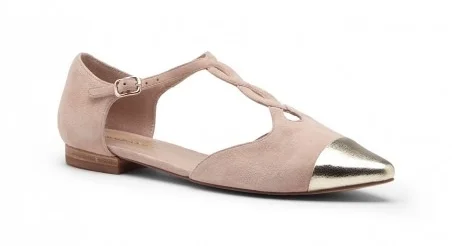 Travel Essentials: fashionable flats + giveaway #4.