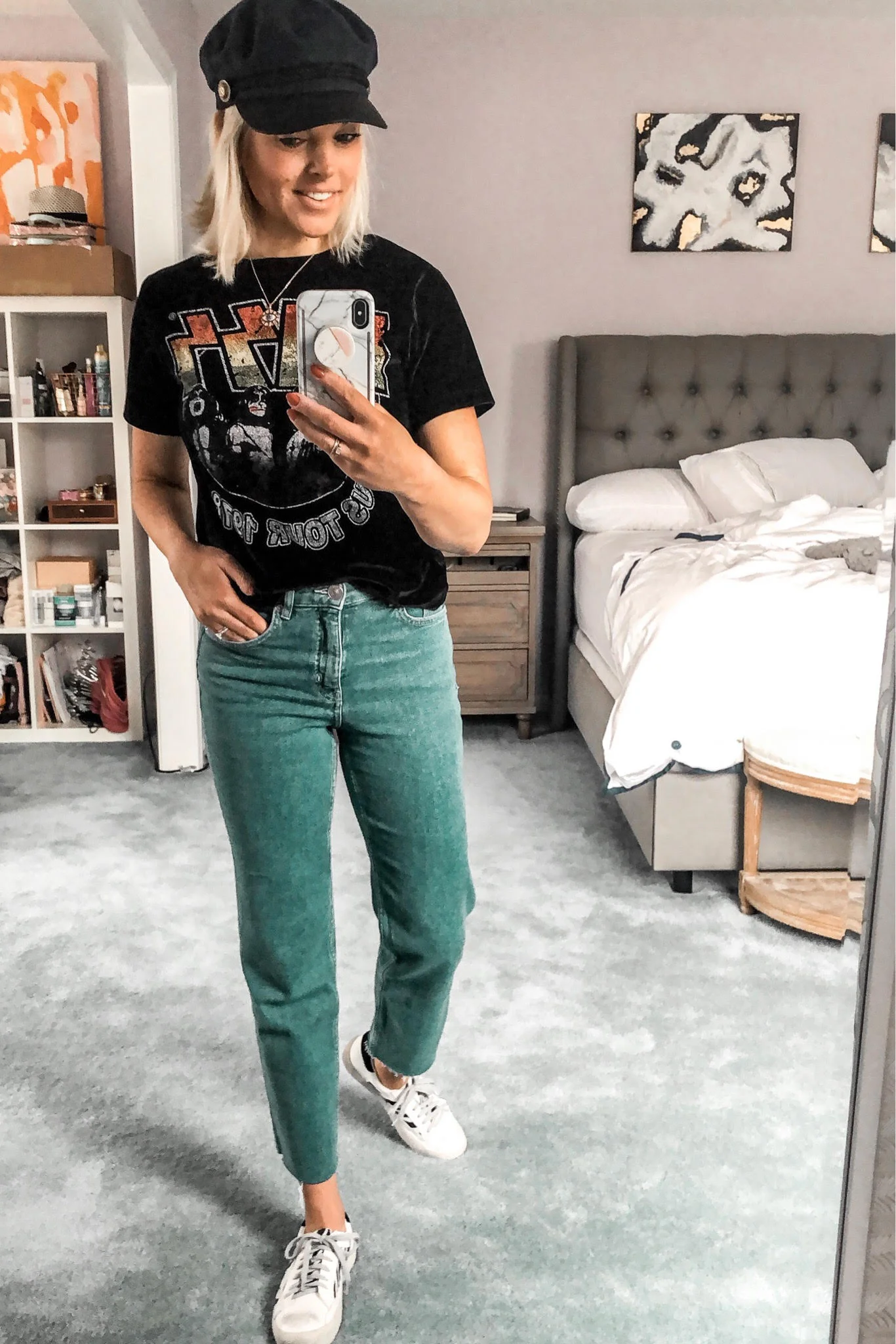 Graphic Tee Goddess.