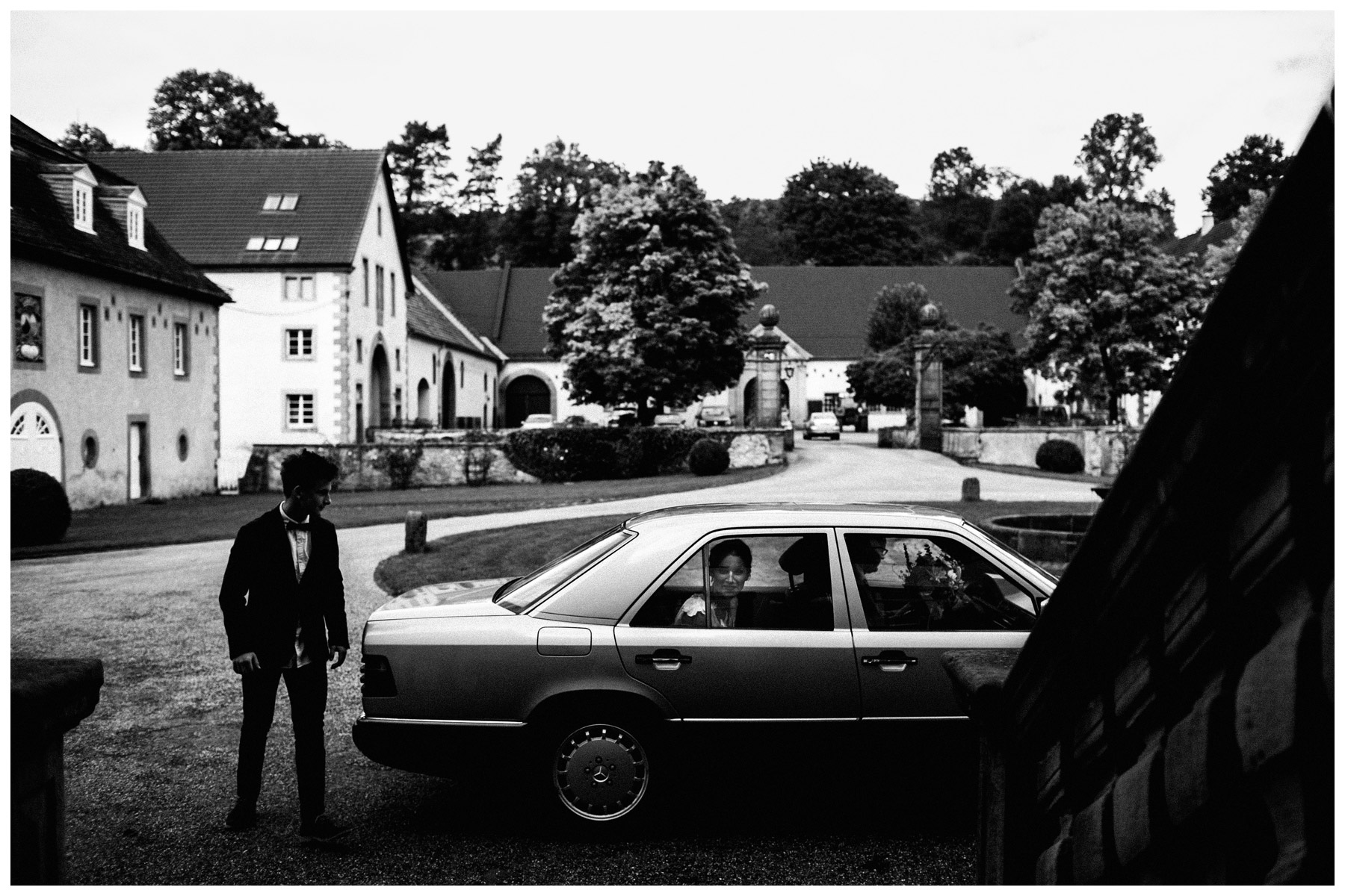 hochzeitsreportage-hochzeitsauto-schloss körtlinghausen_14