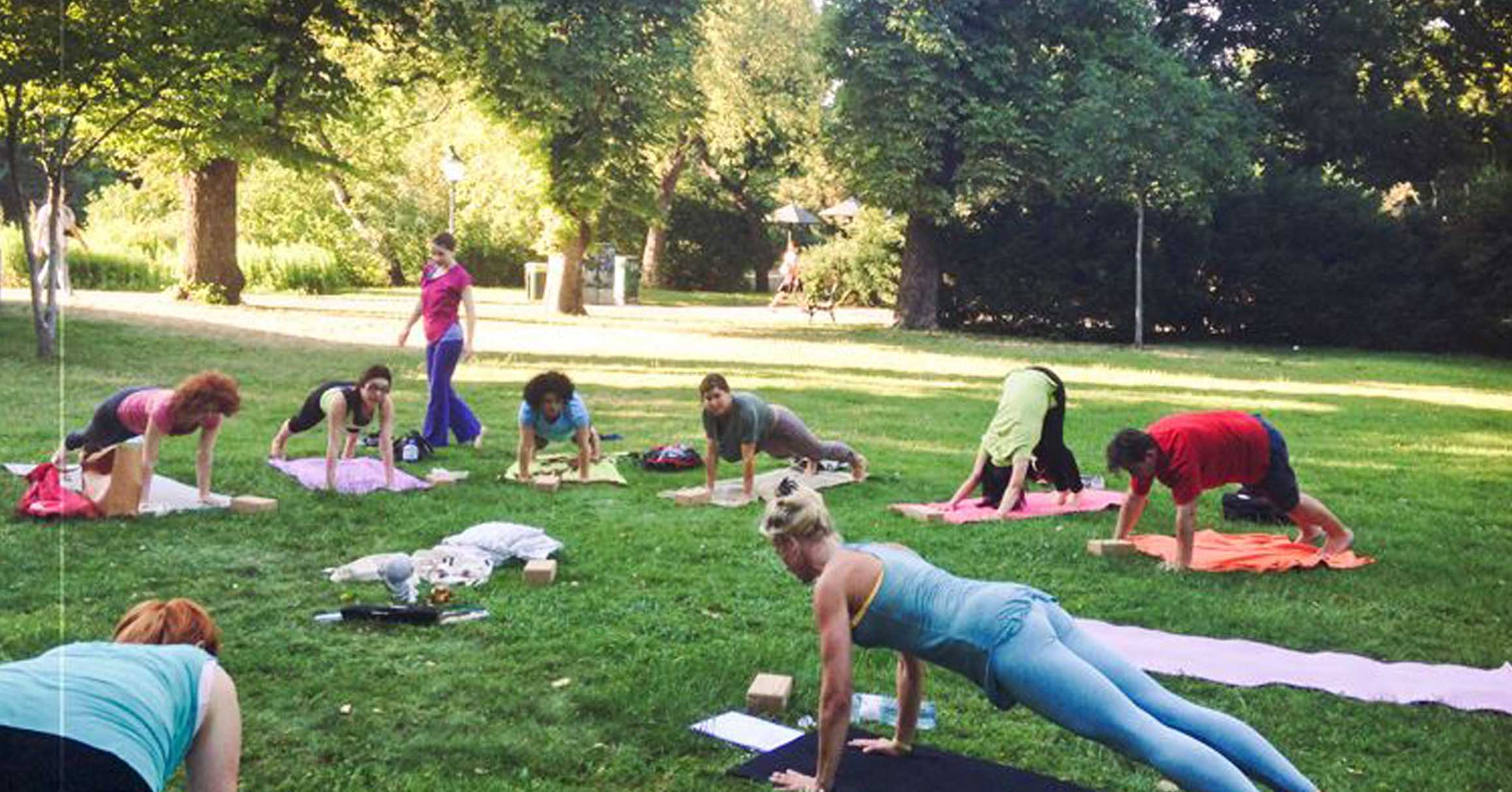 YOGA BENEFIZKLASSE INTERNATIONS STADTPARK WIEN 2014