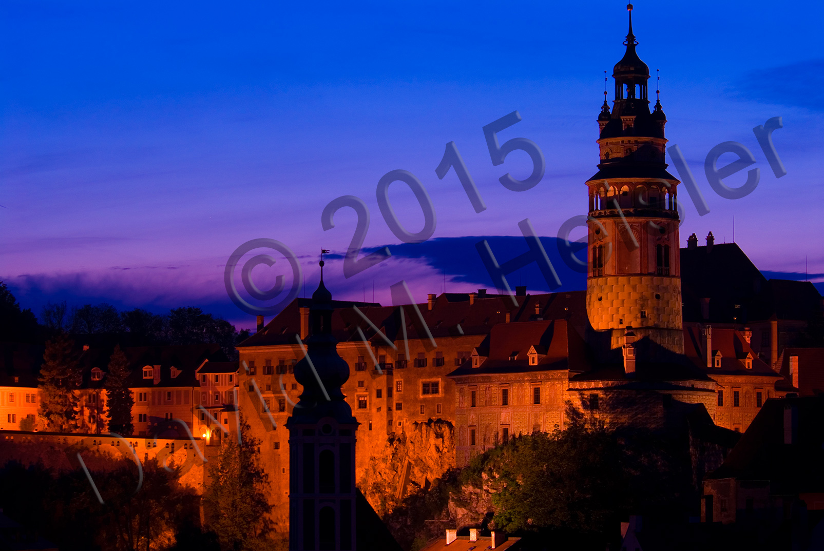 Cesky Krumlov castle at night