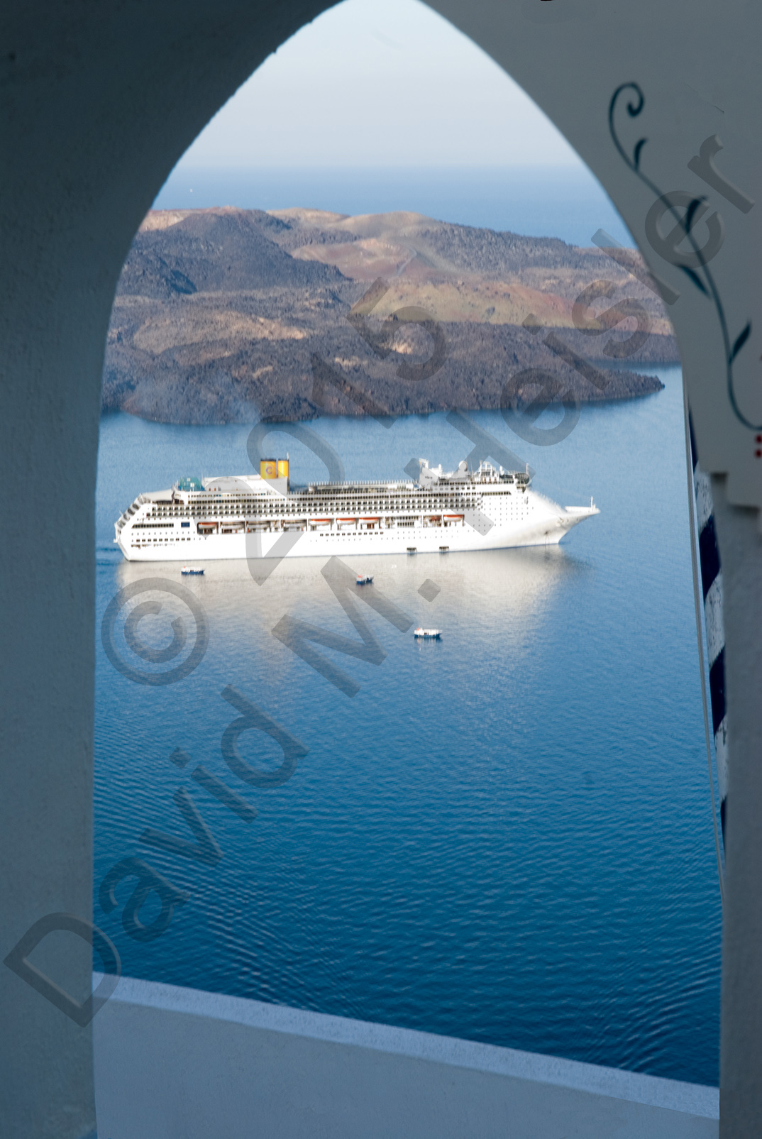 Santorini cruise ship