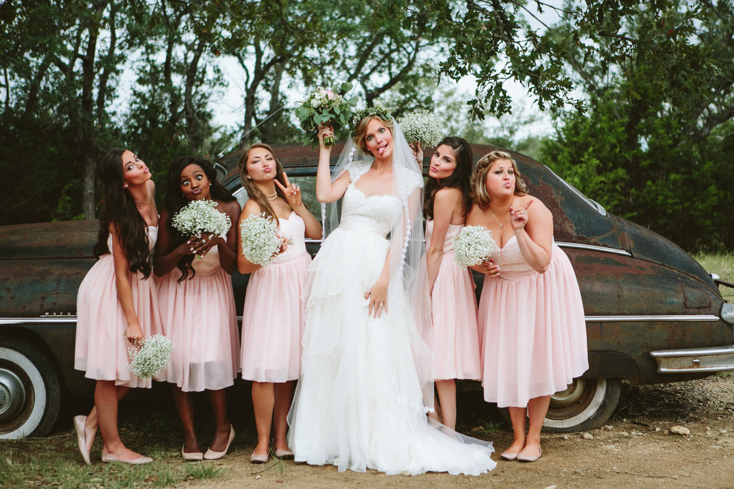 Fun Bride and Bridesmaids | Lisa Woods Photography