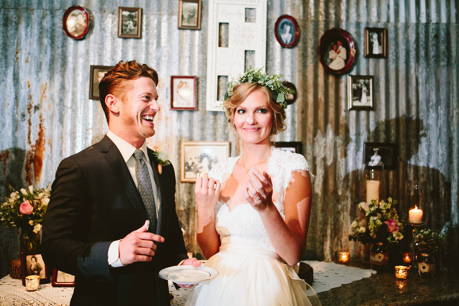 Bride and Groom Cake Cutting | Lisa Woods Photography