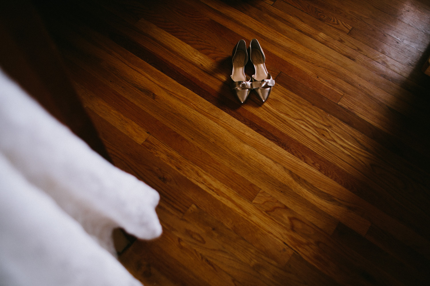 Golden Wedding Shoes | Lisa Woods Photography