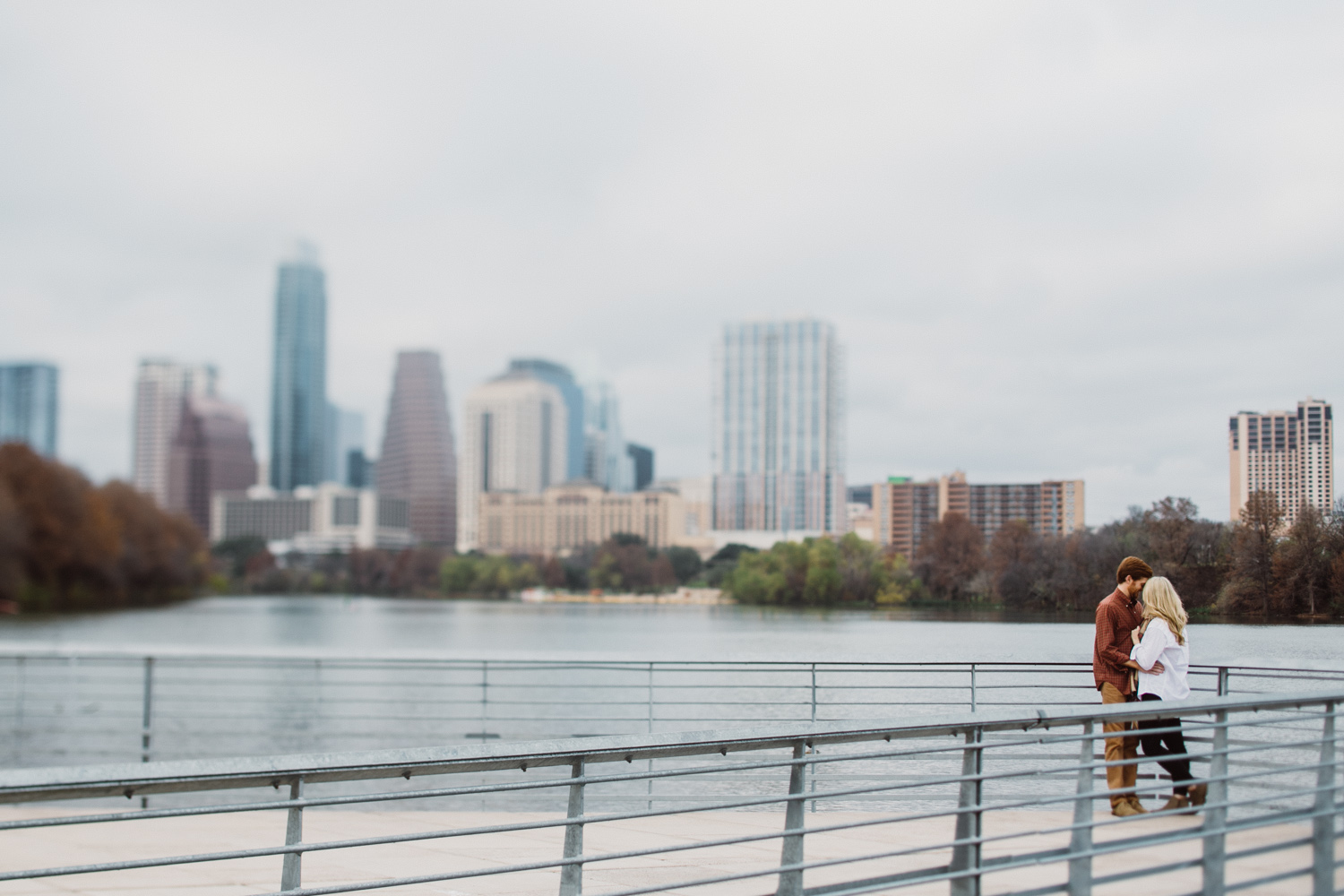 Austin Lady Bird Lake Boardwalk Engagement Session | Lisa Woods Photography