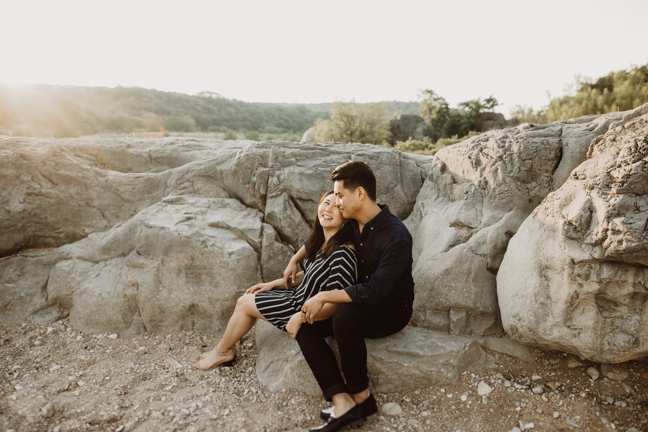 couple engaged at pedernales park