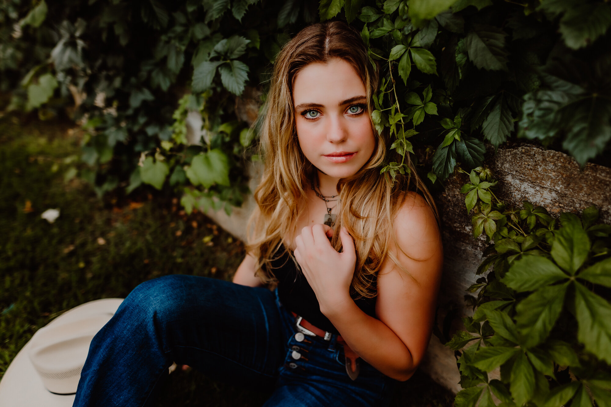 senior portrait in downtown buda