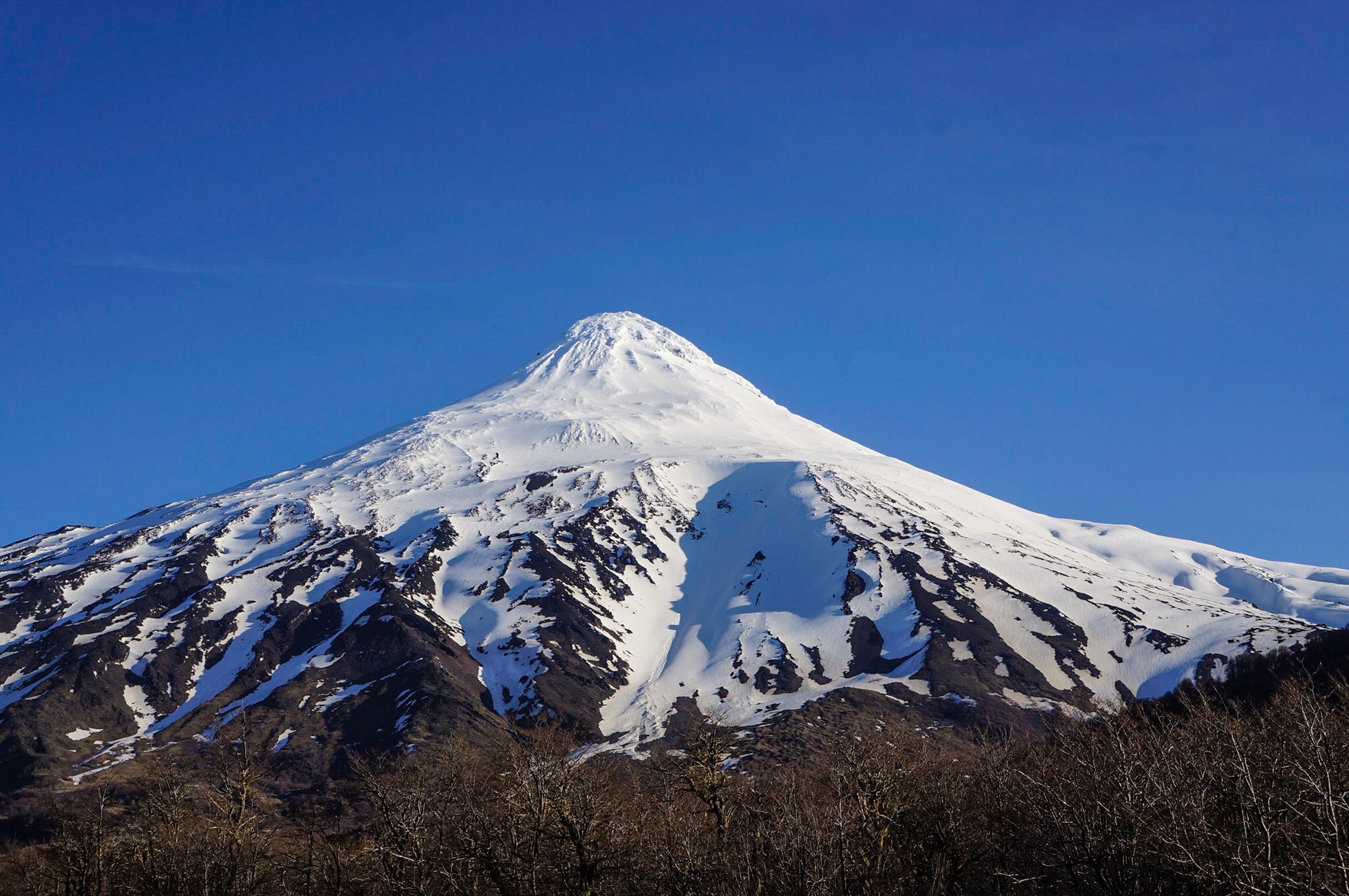 Volcán Lanín, a very big mountain on the Chile / Argentina border. 
