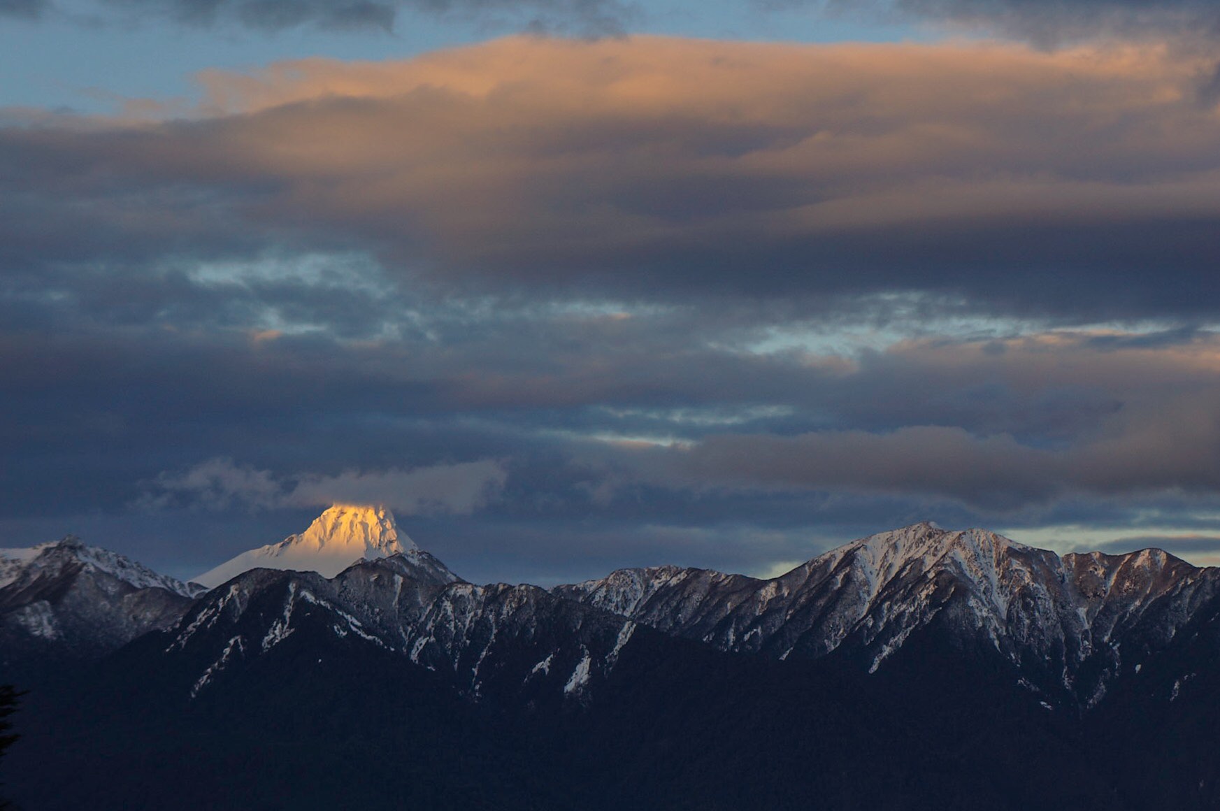 Cerro Puntiagudo shines bright in the evening sun – as seen from Lago Petrohue.