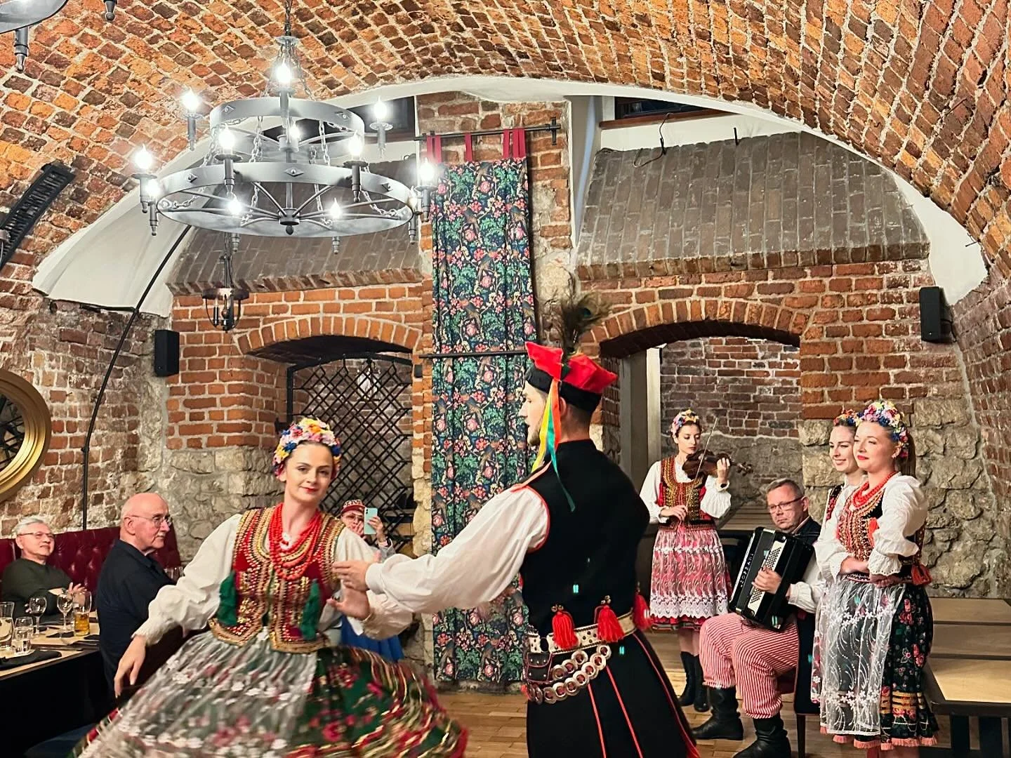 CVO_UGC_ folkdance_Krakow_01.jpg
