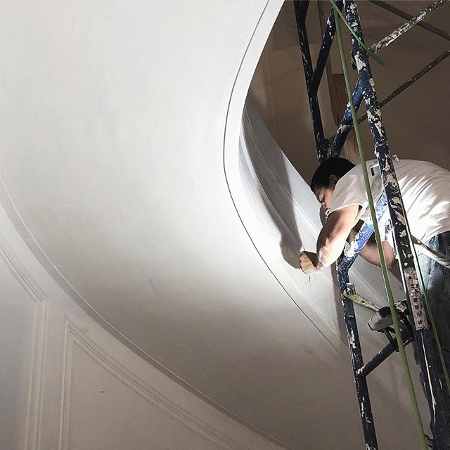 Slow and steady, plaster stringer in the works by @hydeparkmouldings. #nyc #townhouse #architecture #plaster #details #stair #design