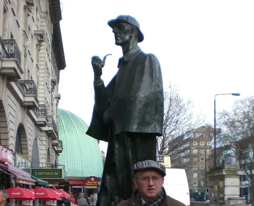 Sherlock Holmes statue, Marylebone Rd., London, UK (Mar 2008)