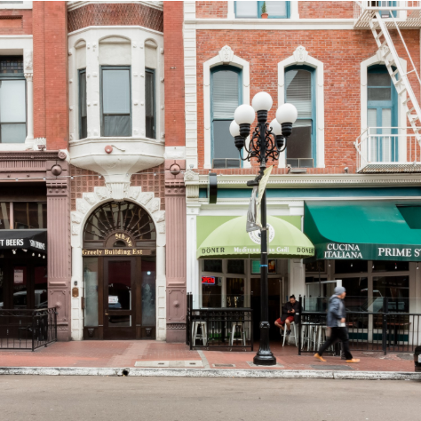 Relaxed Loft-Style Apartment in the Gaslamp Quarter