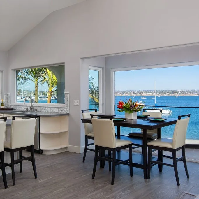 60' of Water Frontage ☆ AC ☆ Upper Level Unit