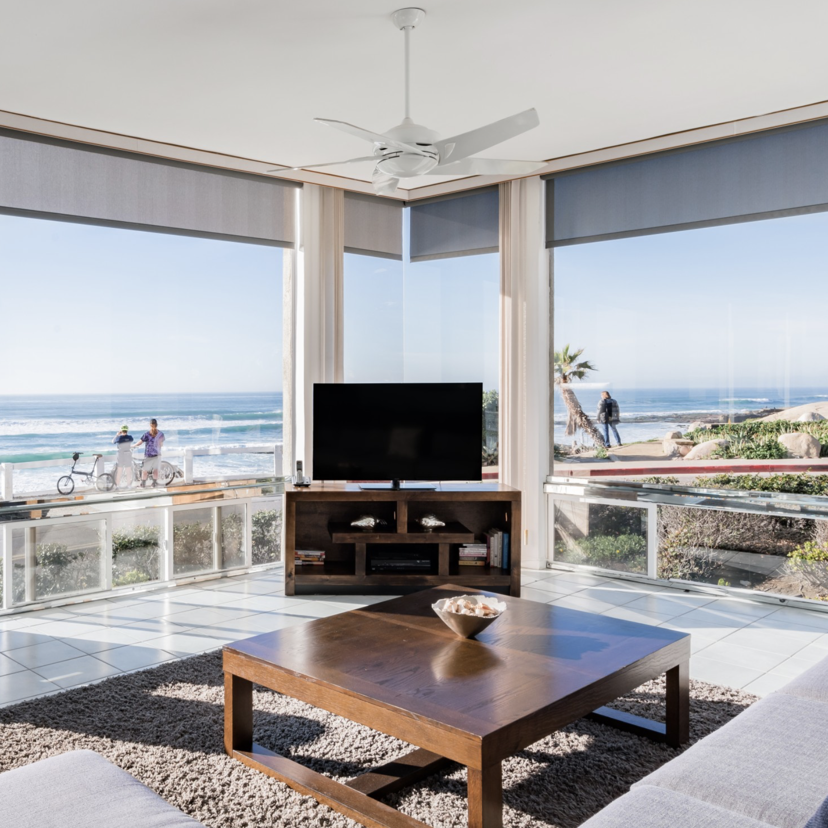 Windansea Beach Views from a Bright Apartment