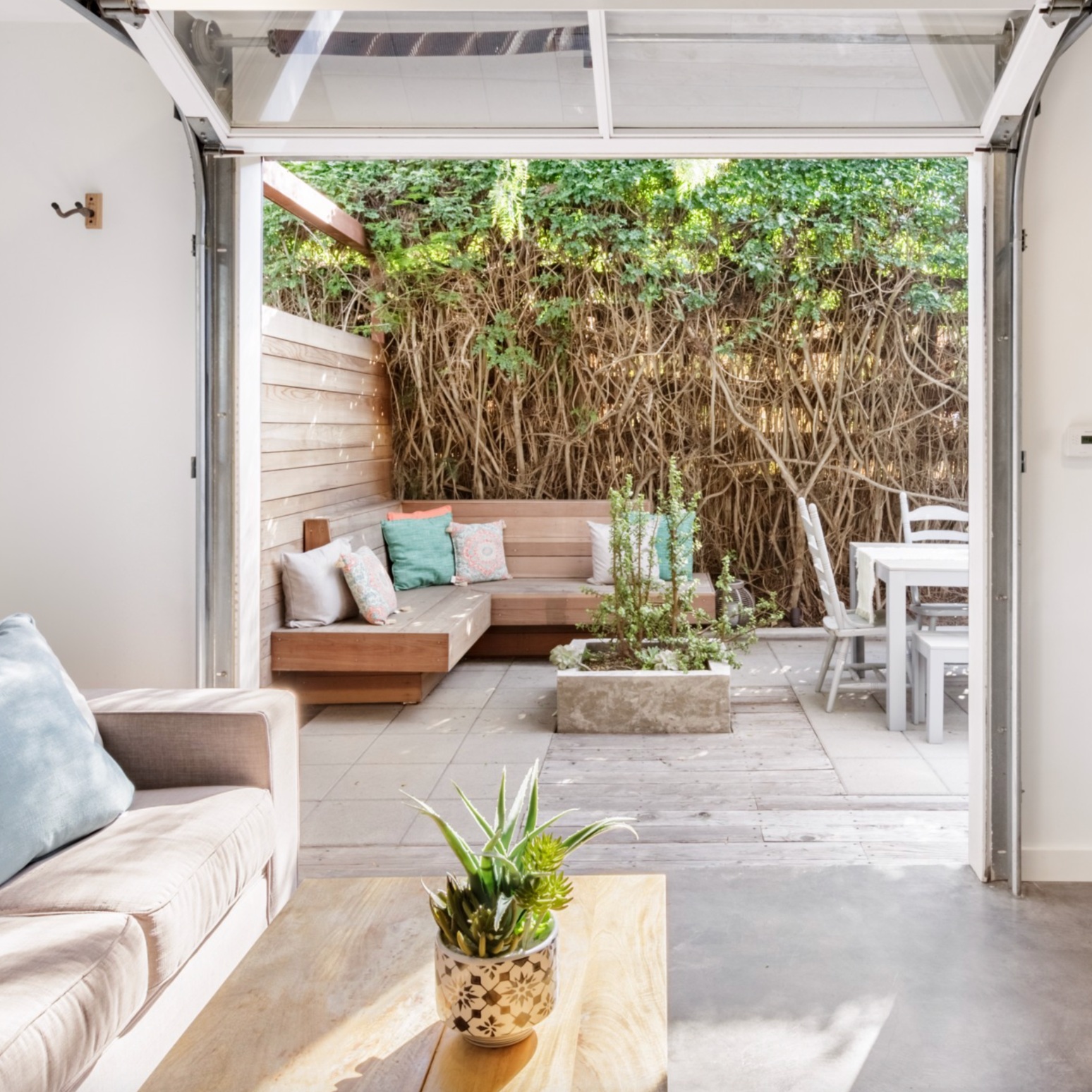 Refurbished Indoor/Outdoor Sanctuary in Ocean Beach