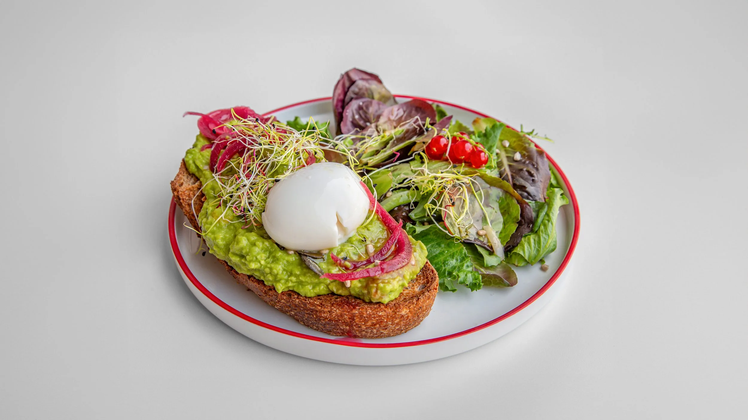 Carte : Chez Maison Nosh nous sélectionnons les meilleurs produits pour vous offrir des plats de qualité et à prix doux. Nous travaillons un maximum avec des producteurs locaux et bio. Les Végans et les sans gluten auront le choix chez nous.