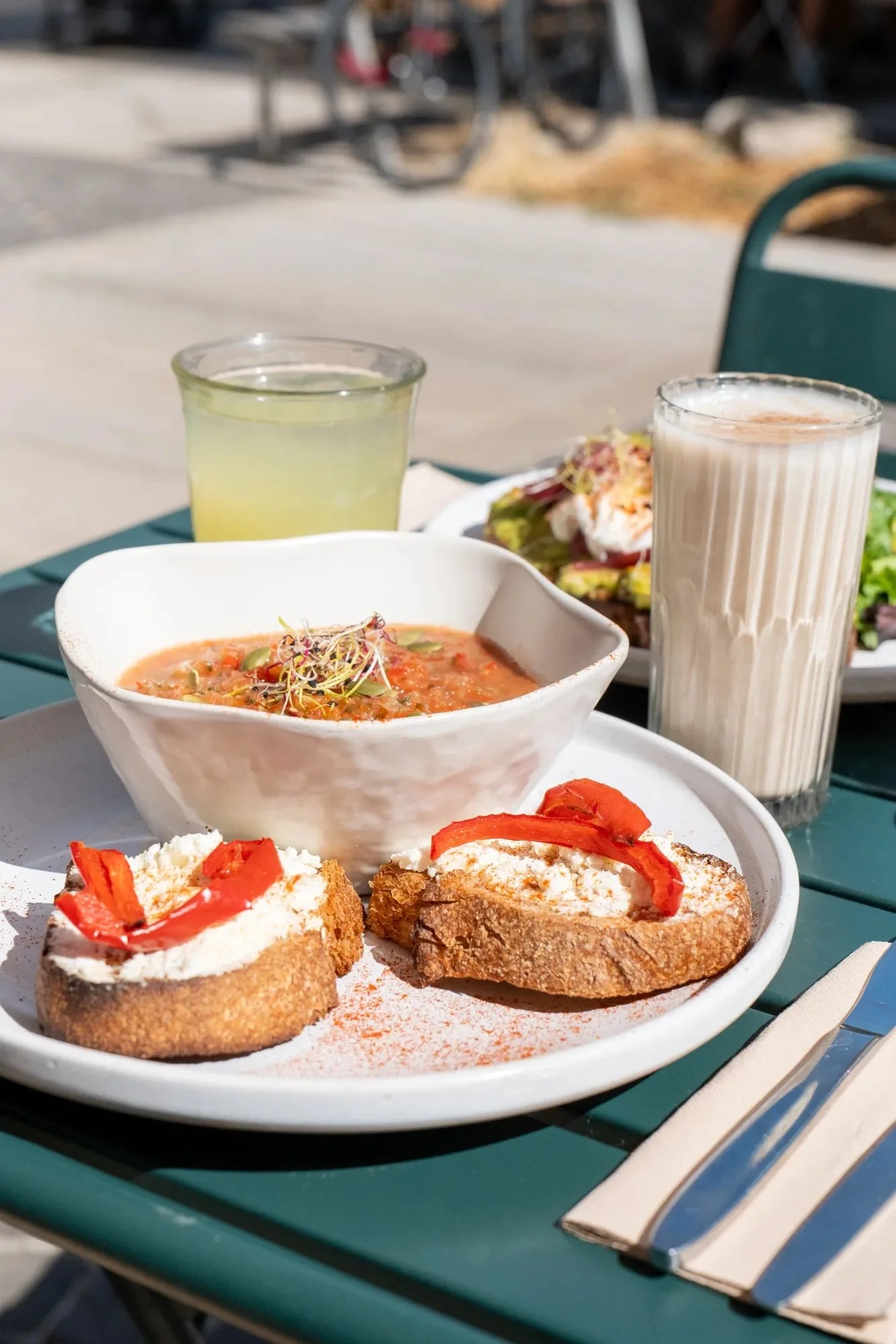 Petit déjeuner à Marseille : où bien commencer la journée près du Vieux-Port