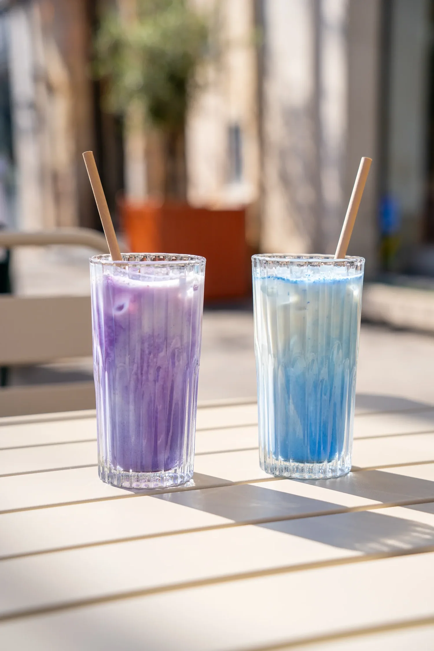 Boissons signatures Purple Latte et Blue Latte de Maison Nosh à Marseille