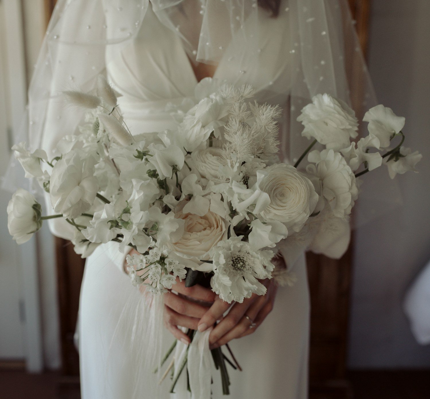 white bridal bouquet