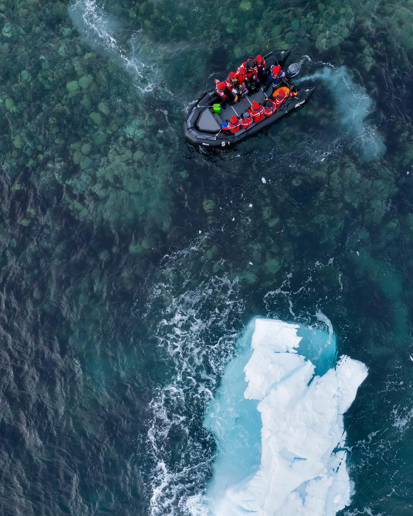 Navigating the ice through clear waters. 

Client: @walkingsofter 
📍: Antarctica