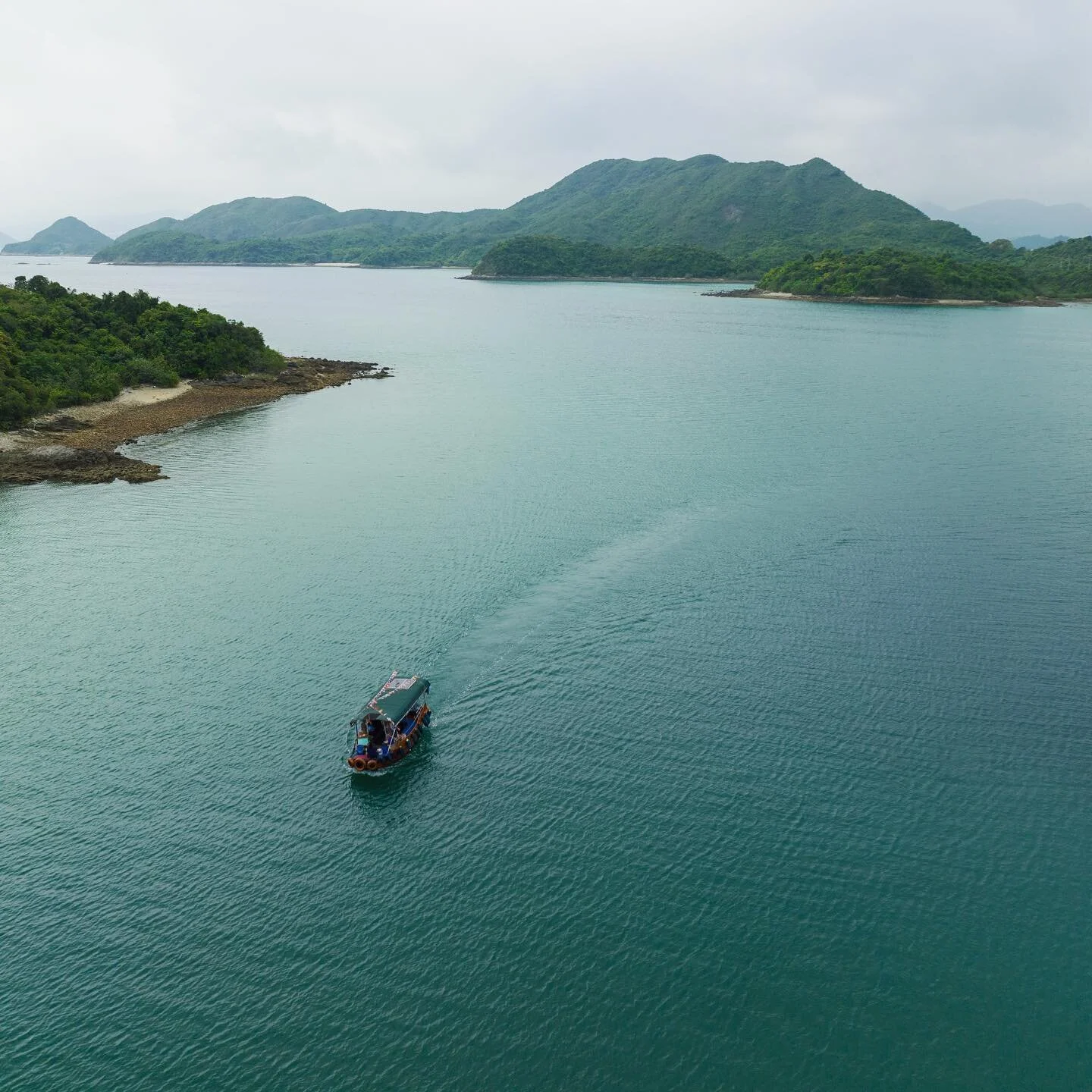 Taking an island tour in Hong Kong 🇭🇰 

Shot as part of an episode for travel cooking show &ldquo;Field Trip with @curtisstone &ldquo; airing later this year.
