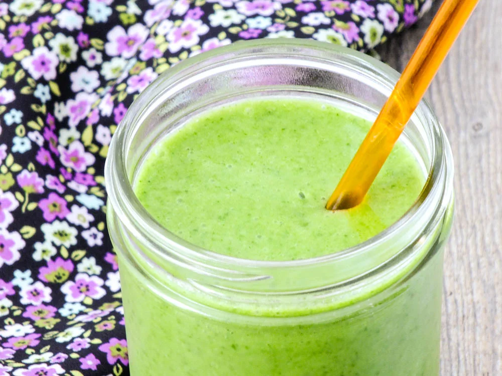 BLEND: Kale, Spinach and Pear Smoothie