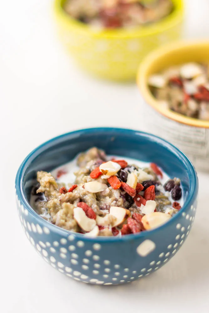 Blueberry Matcha Green Tea Oatmeal with Superfood Toppings {V+GF} — Coreen Murphy