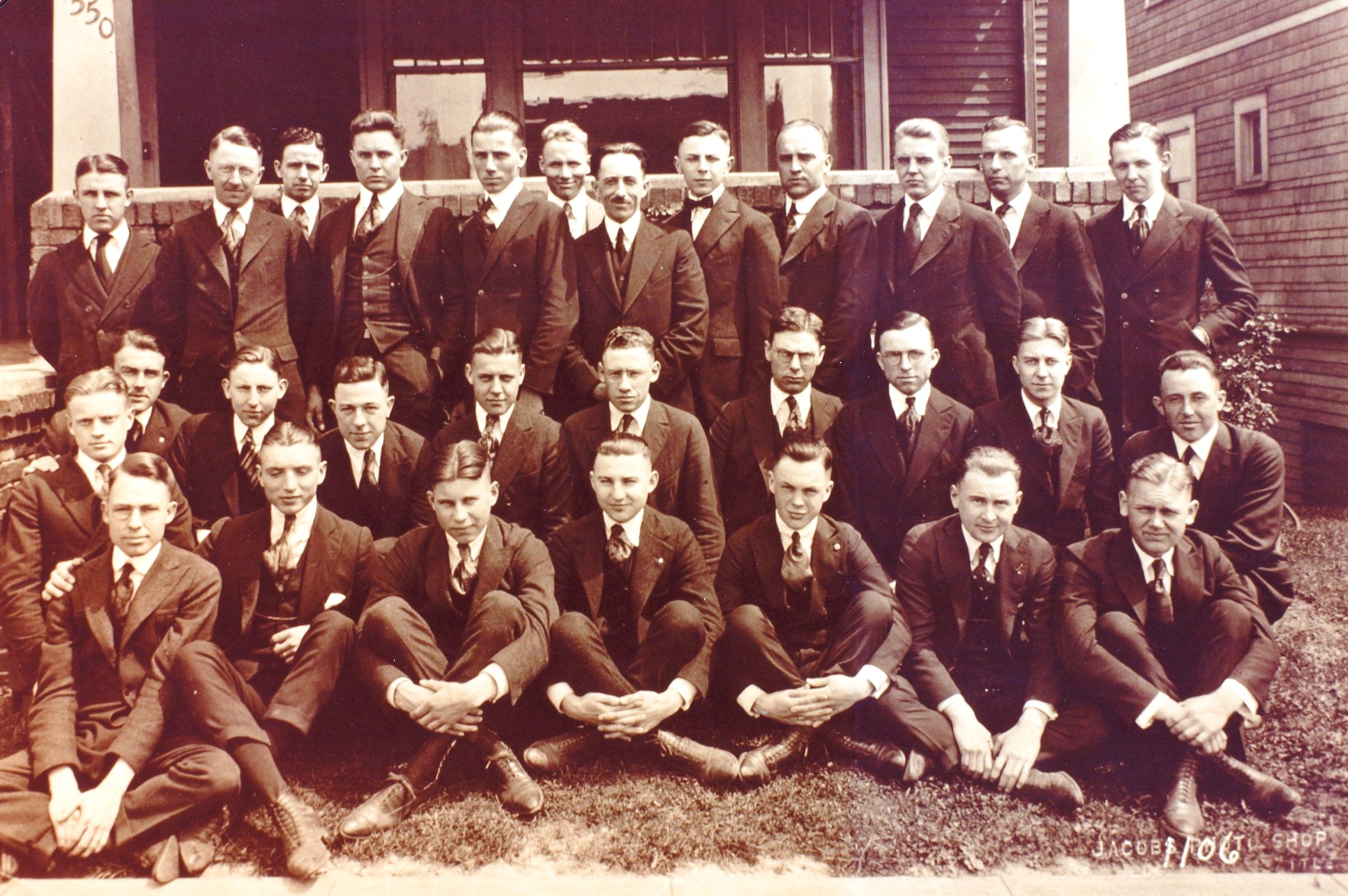 Class Picture 1920 (Theta Chi local).jpg