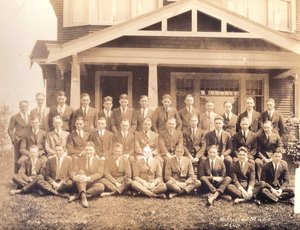 Class Picture 1921-1922.jpg