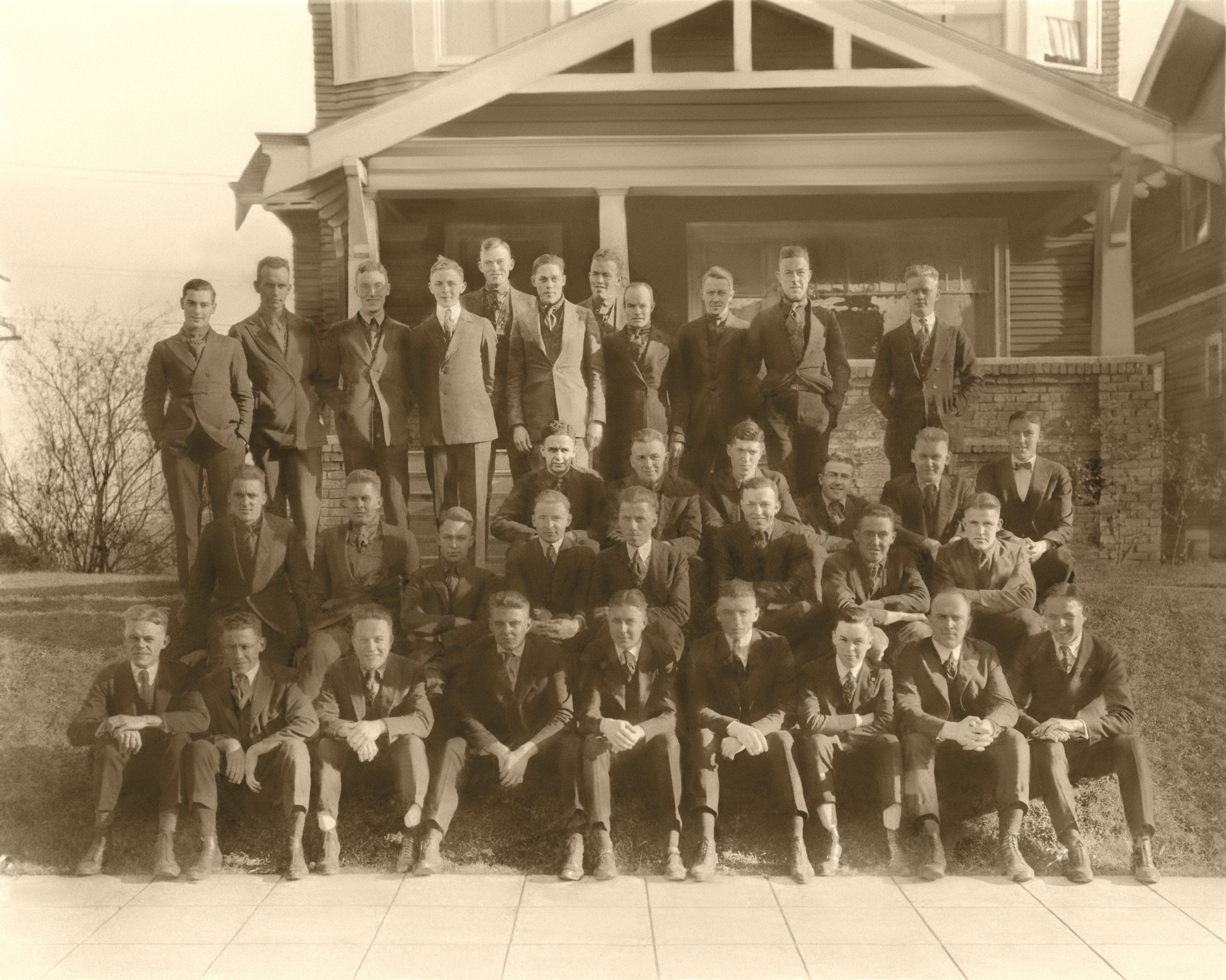 Class Picture 1919-1920 (Theta Chi local).jpg