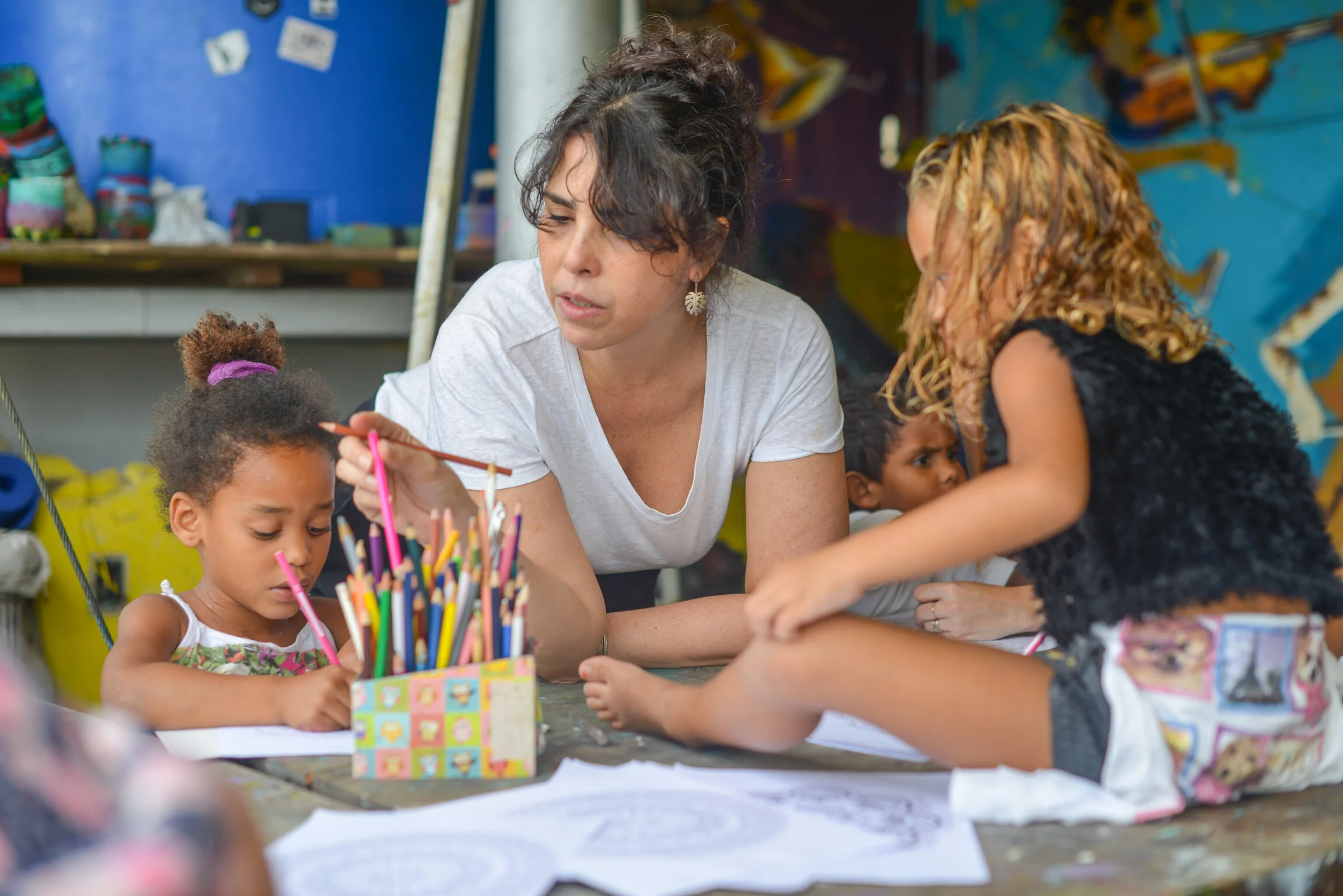 Maria Cecília Morais Pires - Psicanalista Maria Cecília Morais Pires, psicanalista, mestre em psicologia clínica pela PUC-Rio, membro do Tempo Freudiano Associação Psicanalítica, com experiência em saúde mental infanto-juvenil na rede pública e em consultório particular.