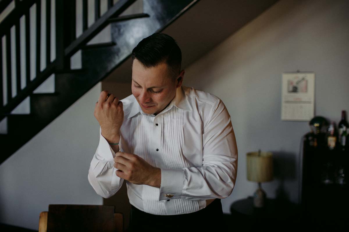 groomsmen getting ready ace hotel new orleans-17.jpg