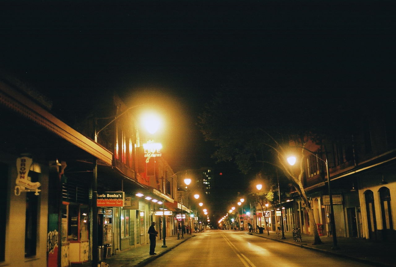 Hotel Street. Only HPD, buses, emergency vehicles, and bicycles are allowed. Previously closed off for First Friday and block party events for pedestrians. Not the case anymore. (Photo: Grace Cruz)