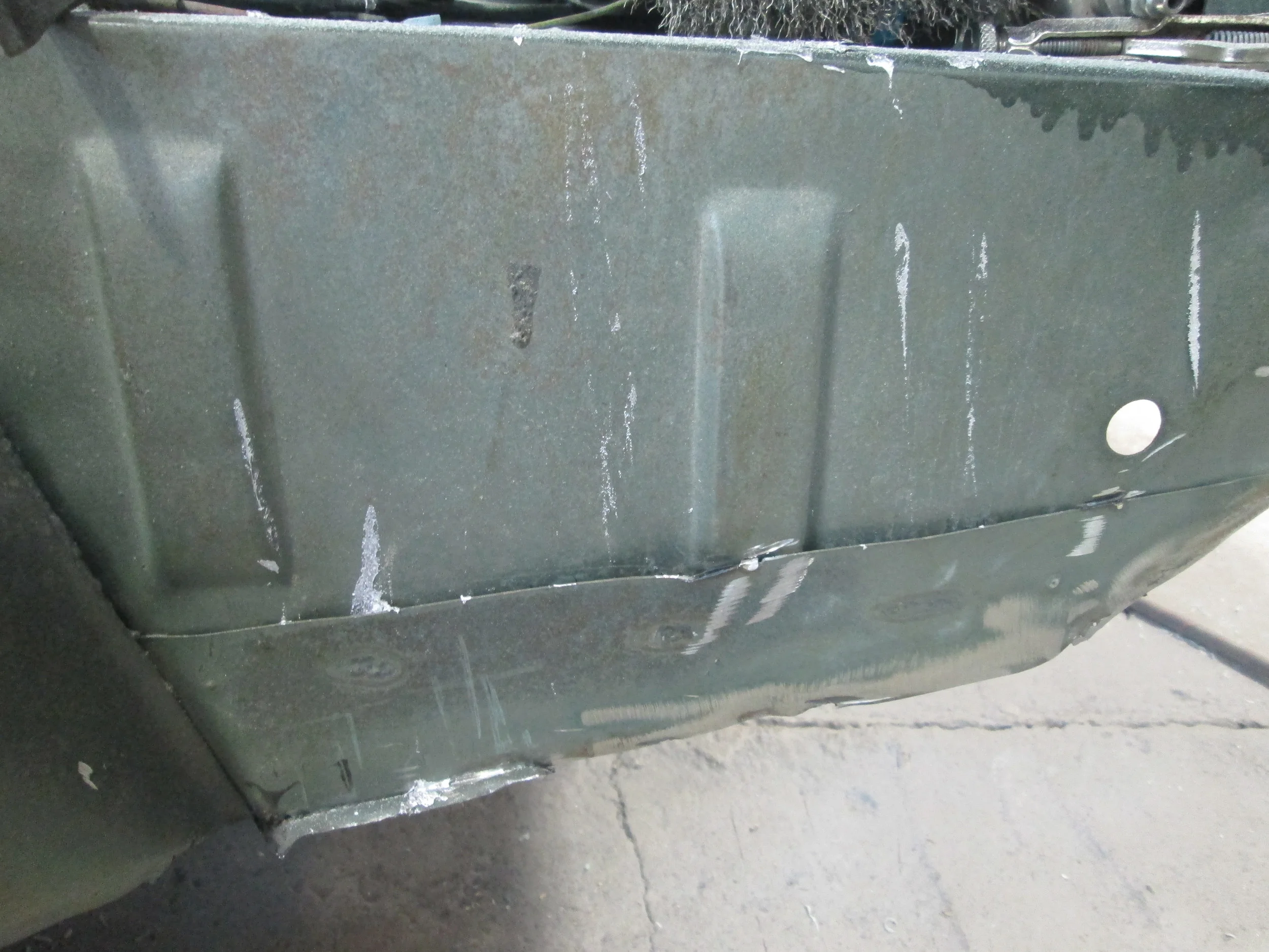  We also found metal overlapping behind the quarter panels...a good place for water to get trapped and rust. 