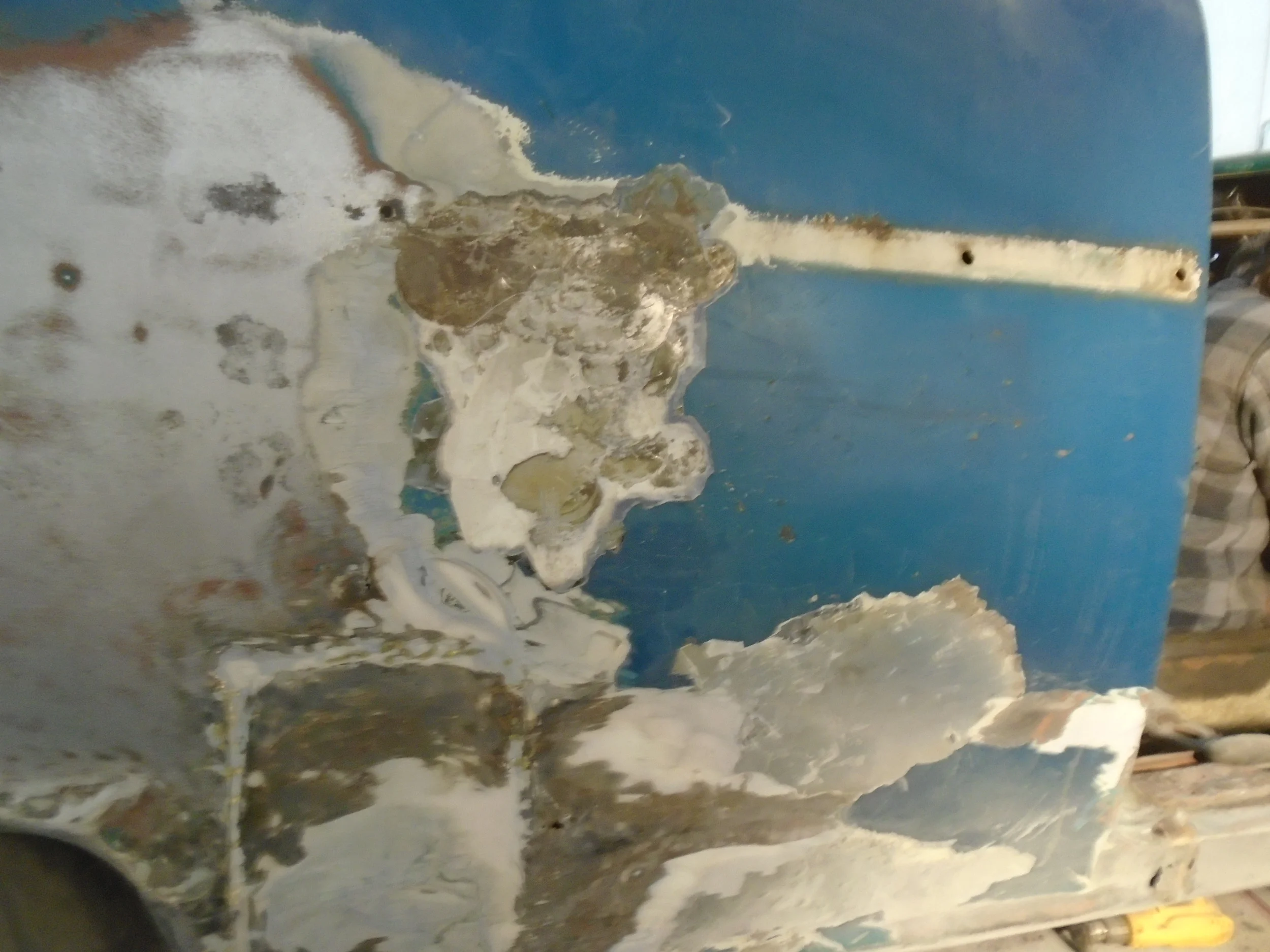  It needed to be literally chiselled off it was so thick and not adhered to the metal at all 