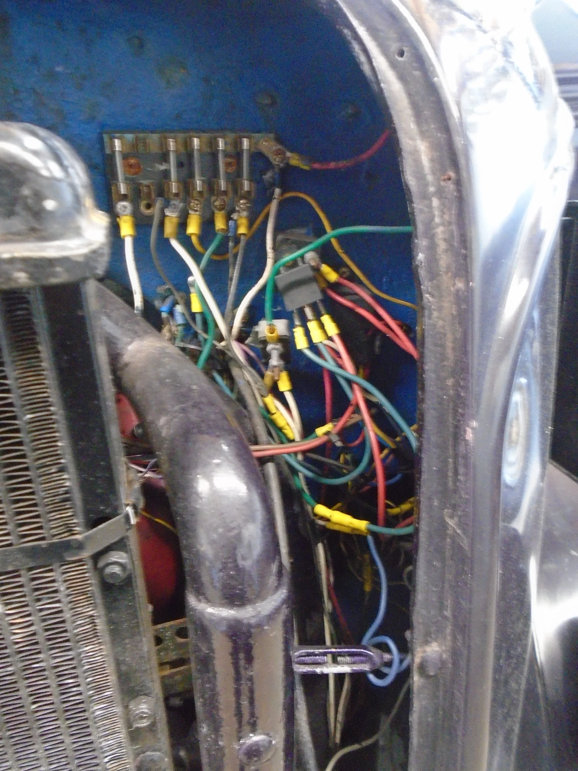  Yes folks, you're seeing this correctly...those are fuses mounted to the firewall 