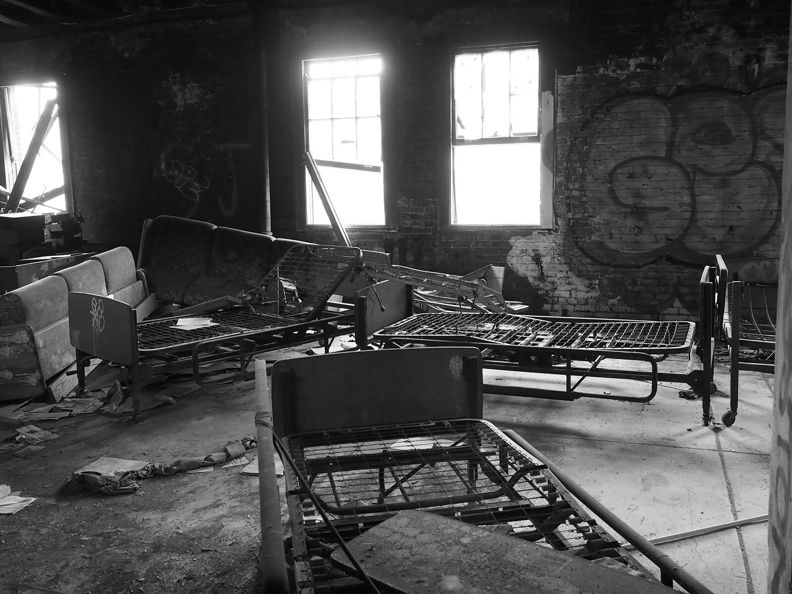 P4280052 LF 06 Beds.jpg