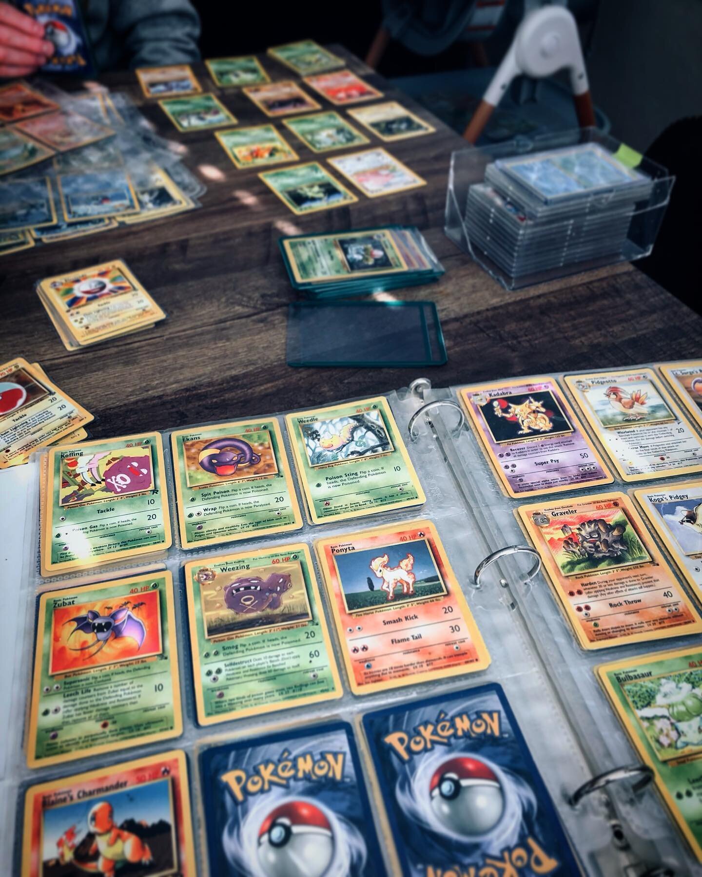 Admittedly I&rsquo;ve fallen back down the Pok&eacute;mon card rabbit hole. Brothers and I hanging out and sleeving our old cards. Rediscovering old hobbies this last year has been a silver lining. Swipe for quick time lapse of some of the finds.
.
#