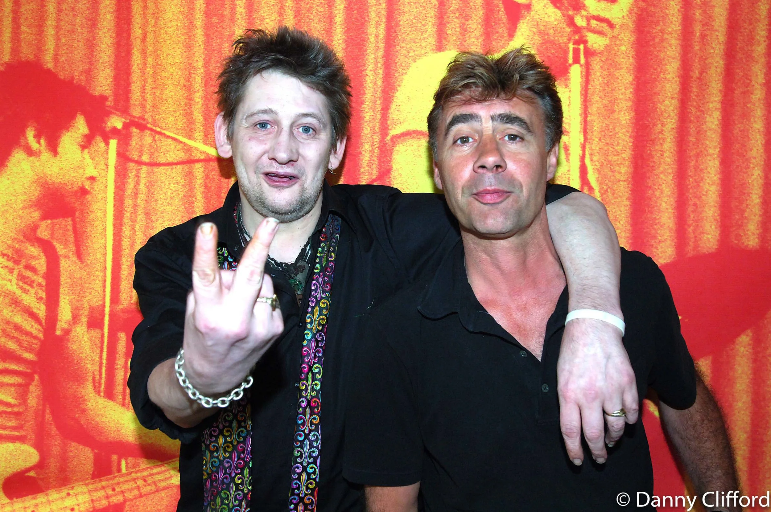I took Glen Matlock (Sex Pistols) to meet Shane at a sleazy north London pub. Funnily enough, the photo behind then has Glen to the left of Shane. That was when Glen was originally in the Sex Pistols.