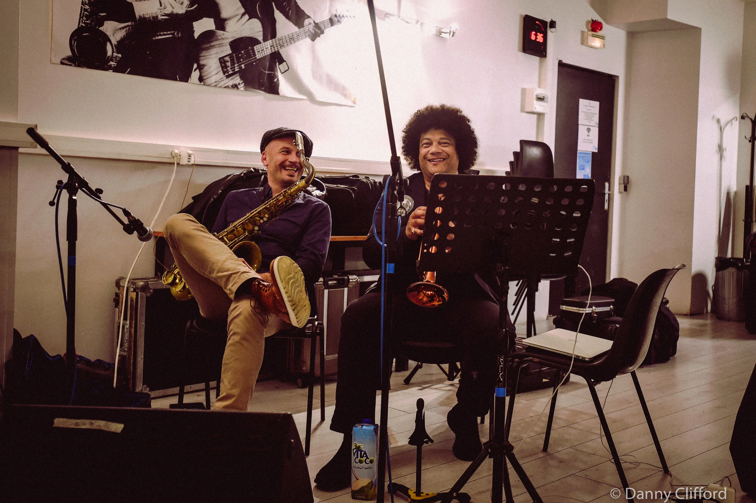 Andy Ross & Kevin Robinson chilling out in between songs.