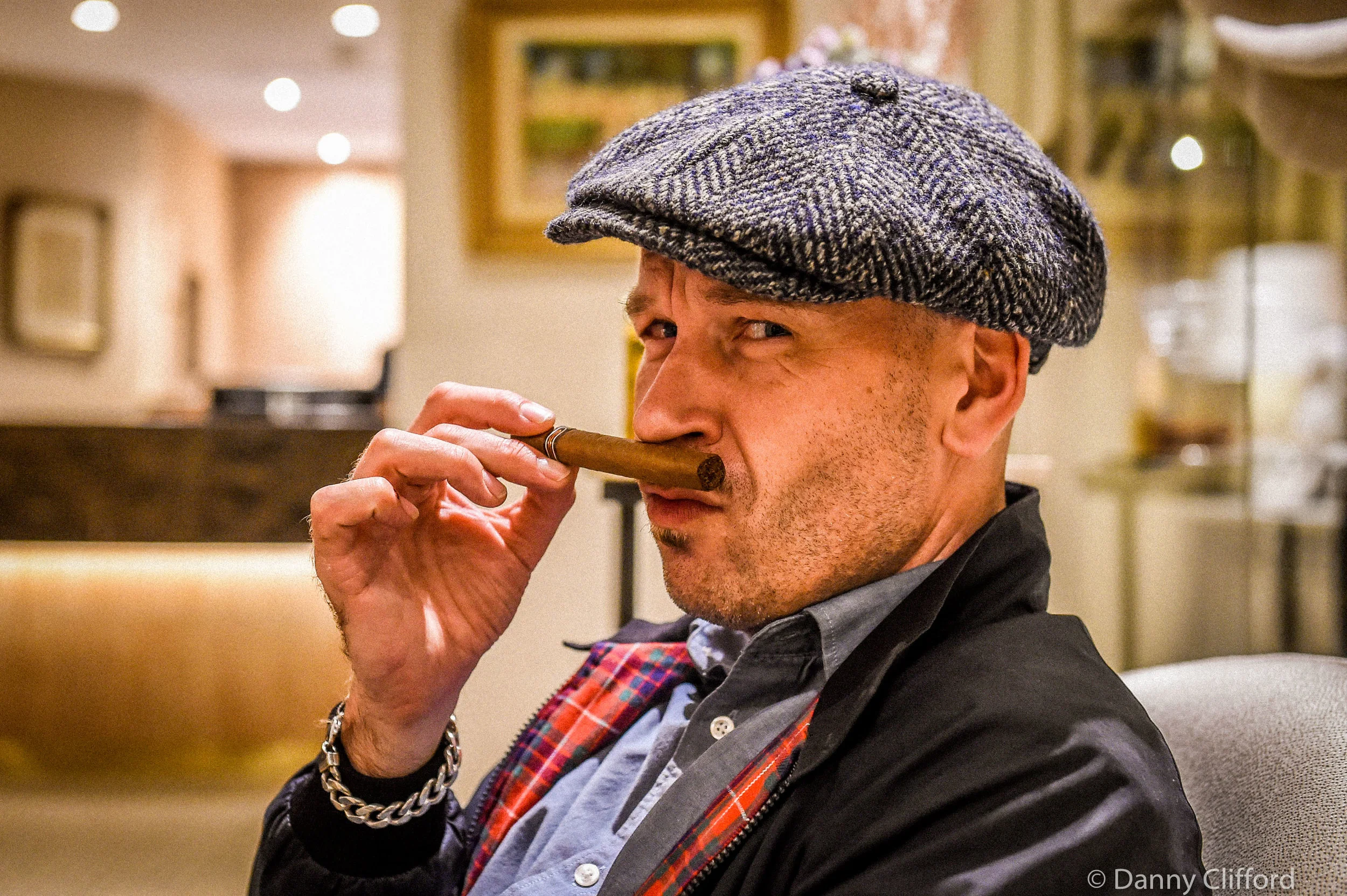 Back at the hotel. Andy found a shop around th ecorner where he bought some cigars.