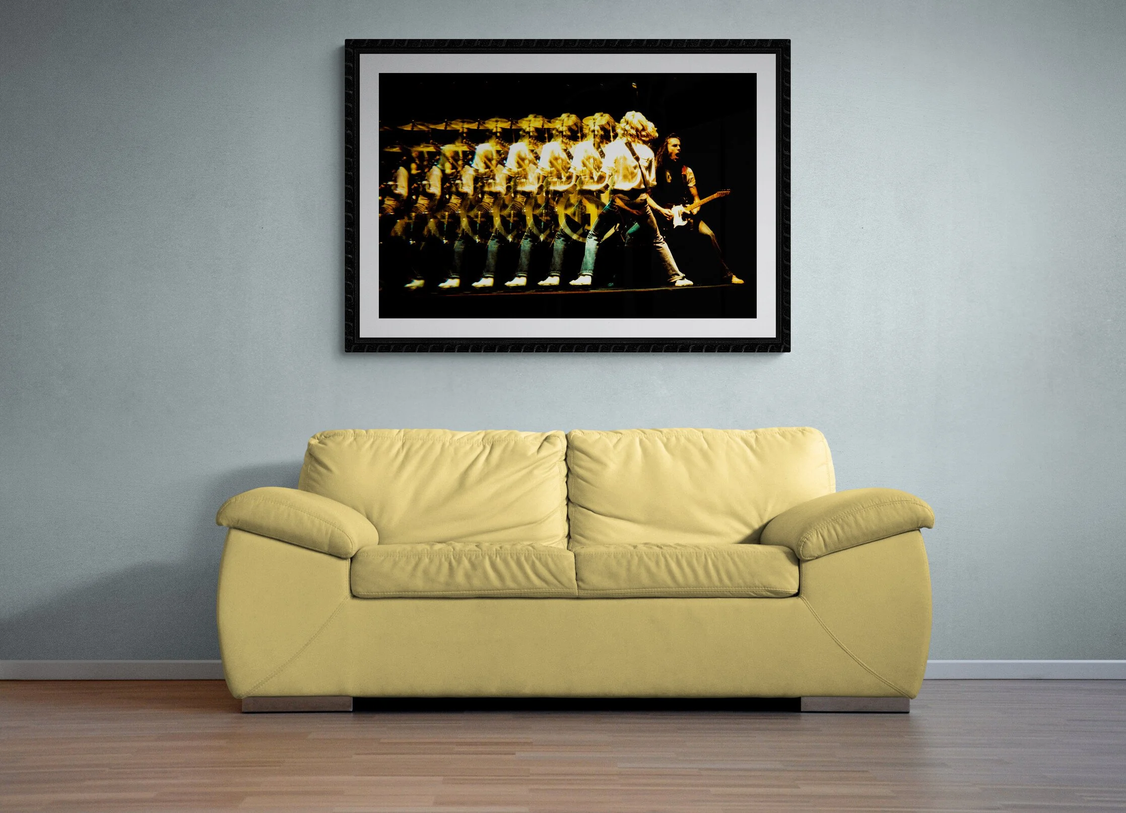 Leather_sofa_in_living_room.jpg