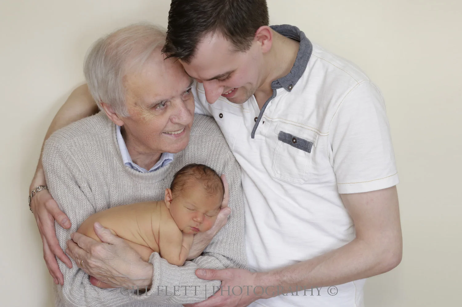 three-generations-newborn-gillflett-london-img_3803.jpg